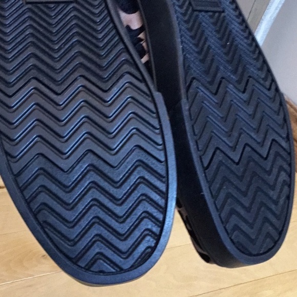 Tom’s loafers, slip on shoes. Black flocked leopard print, women’s size 6. NWT - Picture 16 of 16